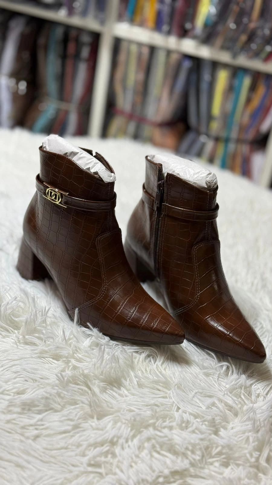 Bota Feminina Marrom de Bico Fino