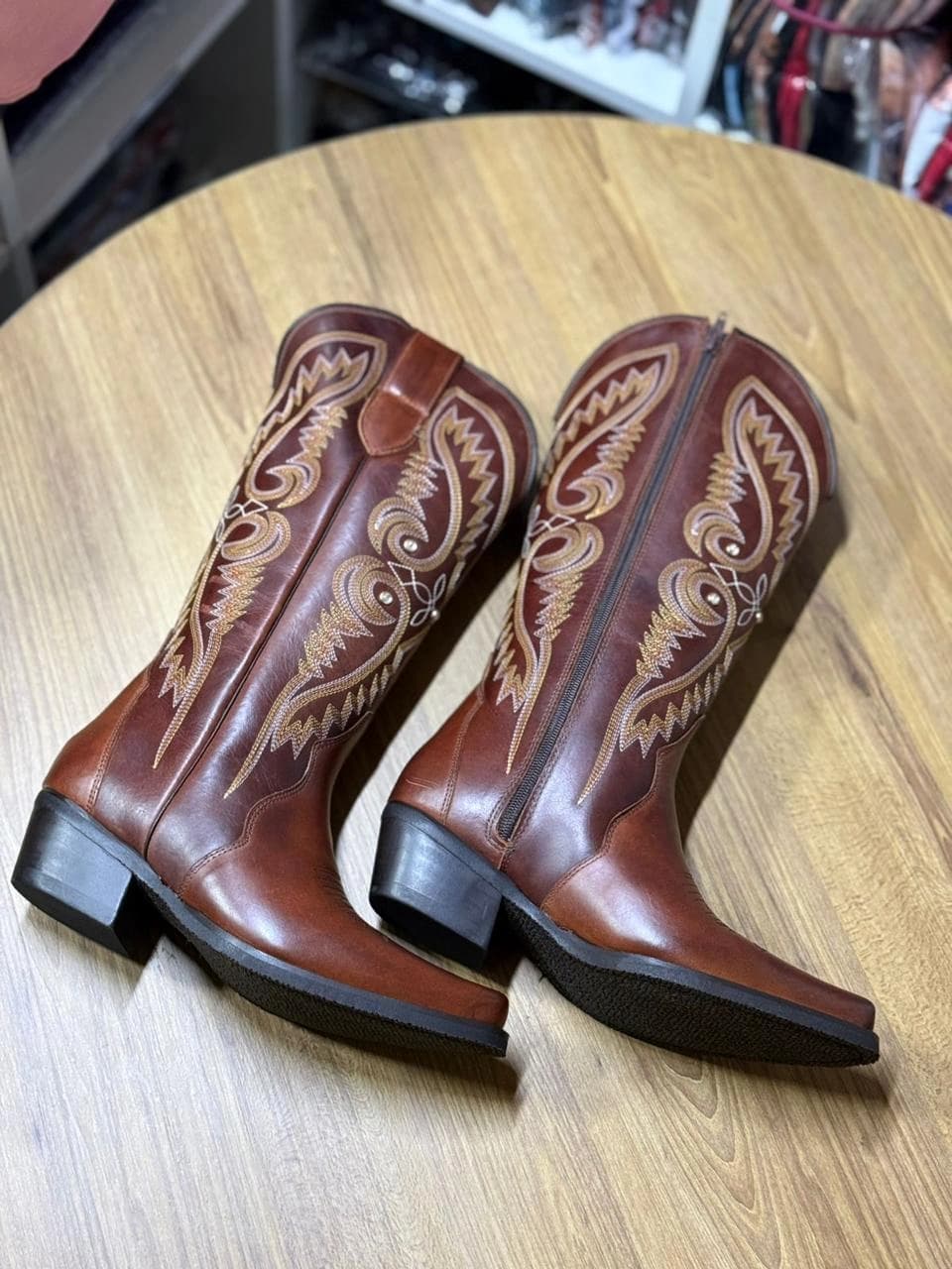 Bota Texana Feminina de Cano Alto e Bico Fino